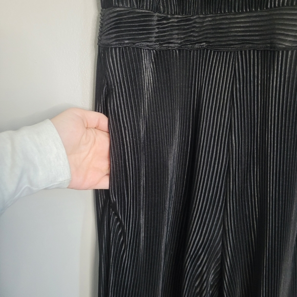 NWT FATE Black Pleated Jumpsuit Halter Neck Wide Leg Pleated Open Back Sz L - Picture 9 of 16